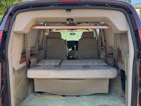 Used 2003 Chevrolet Express 1500 Van 3D w/ Preferred Equipment Group 4 image 11