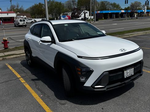 Used 2024 Hyundai Kona SEL AWD/4WD image 5