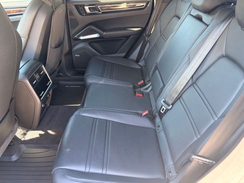 Used 2020 Porsche Cayenne Turbo AWD/4WD image 12