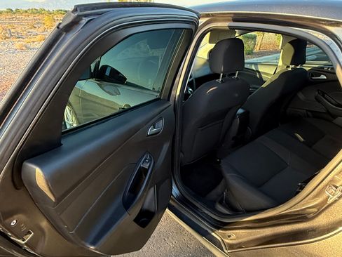 Used 2015 Ford Focus SE FWD image 10
