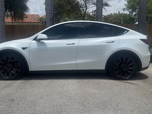Used 2021 Tesla Model Y Performance AWD/4WD image 2