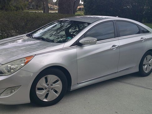 Used 2013 Hyundai Sonata Hybrid image 4