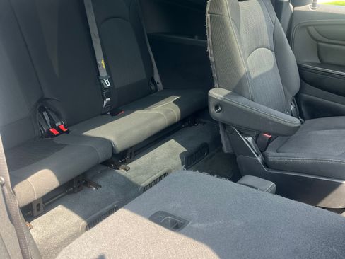 Used 2016 Chevrolet Traverse LT w/ Style and Technology Package image 12