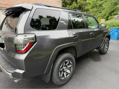 Used 2020 Toyota 4Runner TRD Off-Road Premium w/ Moonroof Package AWD/4WD image 5