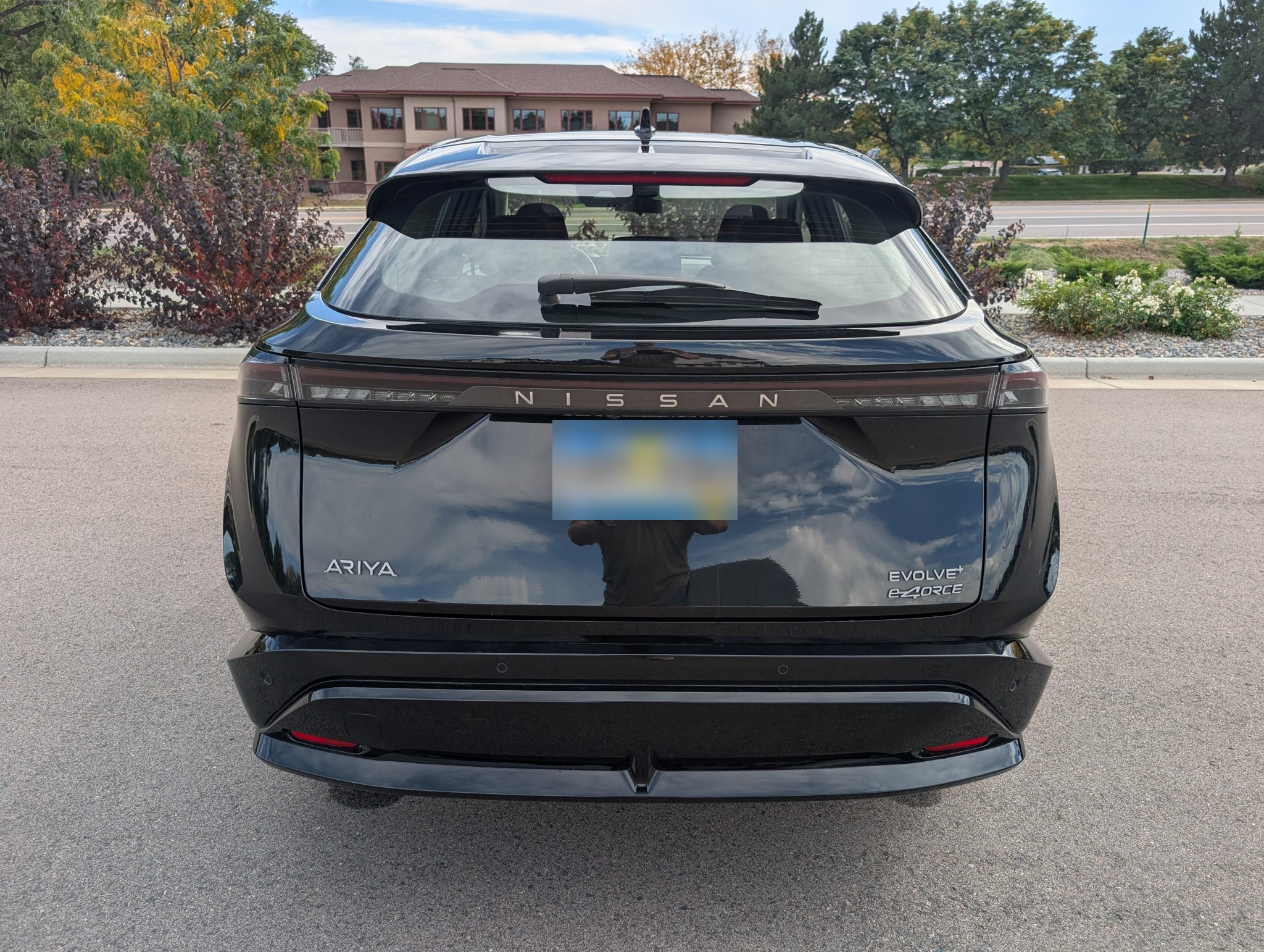 Used 2024 Nissan Ariya AWD image 9