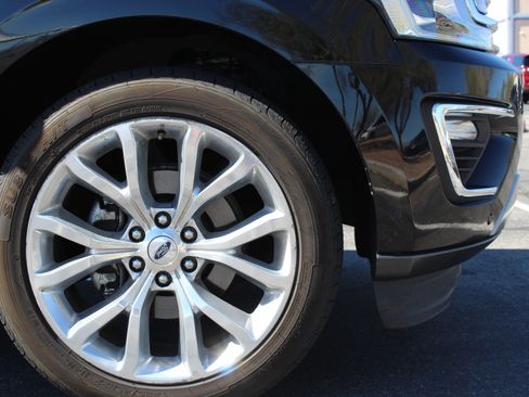 Used 2018 Ford Expedition Limited w/ Equipment Group 302A image 9