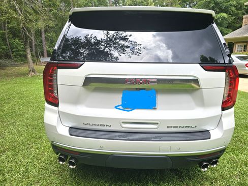 Used 2023 GMC Yukon Denali w/ Advanced Technology Package AWD/4WD image 6