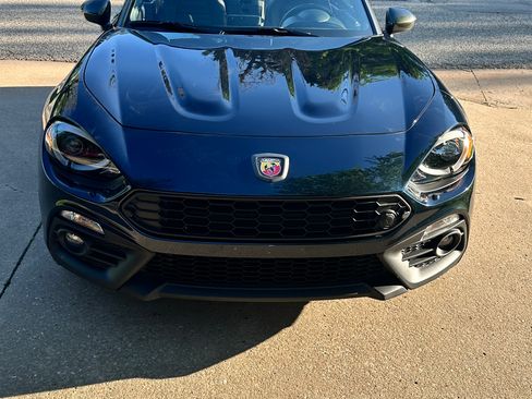 Used 2018 FIAT 124 Spider Abarth w/ Convenience Group image 2