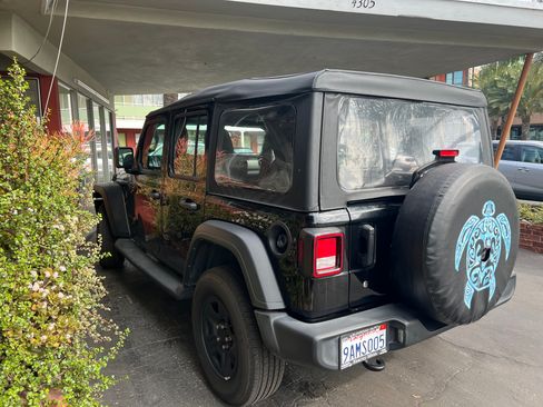 Used 2022 Jeep Wrangler Unlimited Sport image 2