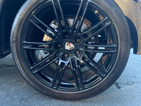 Used 2013 Porsche Cayenne S image 21