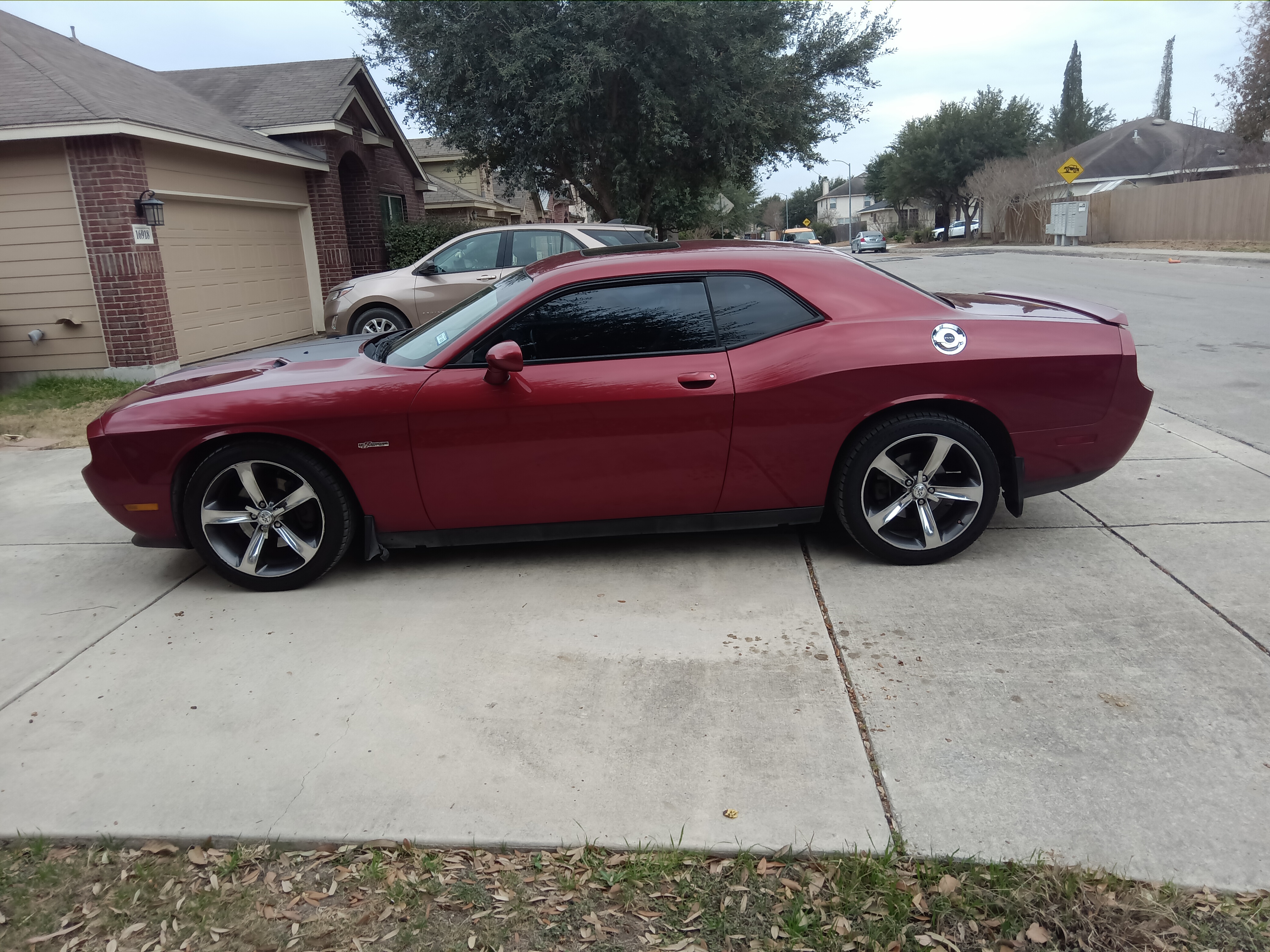 Used 2014 Dodge Challenger SXT RWD image 1