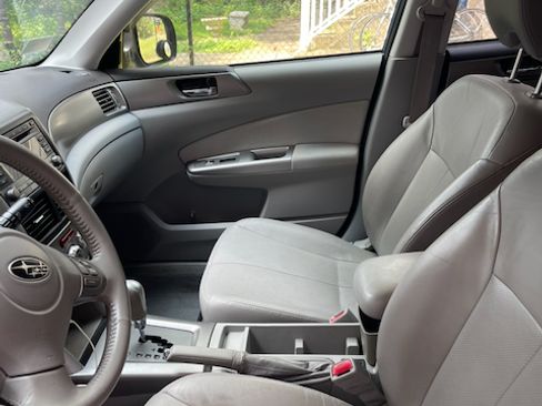 Used 2010 Subaru Forester 2.5X Limited AWD/4WD image 9