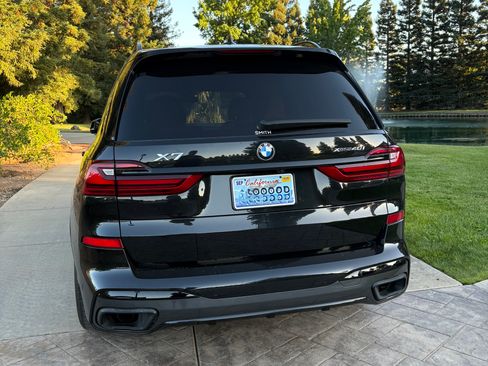Used 2022 BMW X7 xDrive40i w/ M Sport Package AWD/4WD image 10