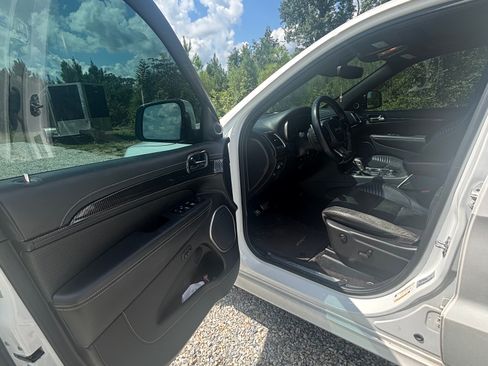Used 2017 Jeep Grand Cherokee SRT AWD/4WD image 4
