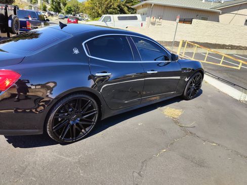 Used 2016 Maserati Ghibli image 2