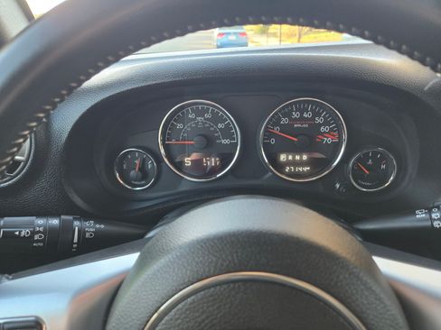 Used 2016 Jeep Wrangler Unlimited Rubicon image 8