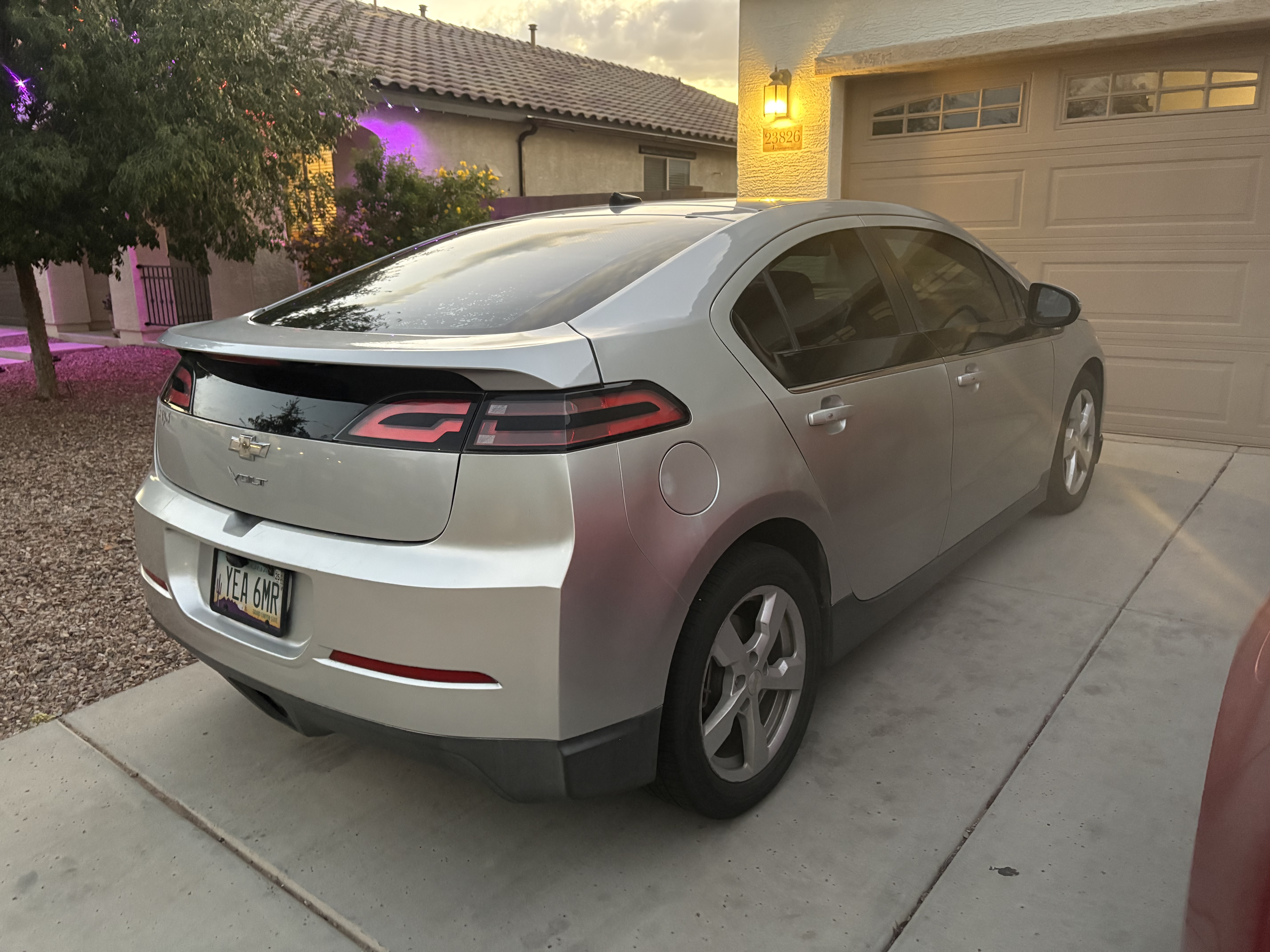 Used 2014 Chevrolet Volt Premium w/ Premium Trim Package FWD image 9
