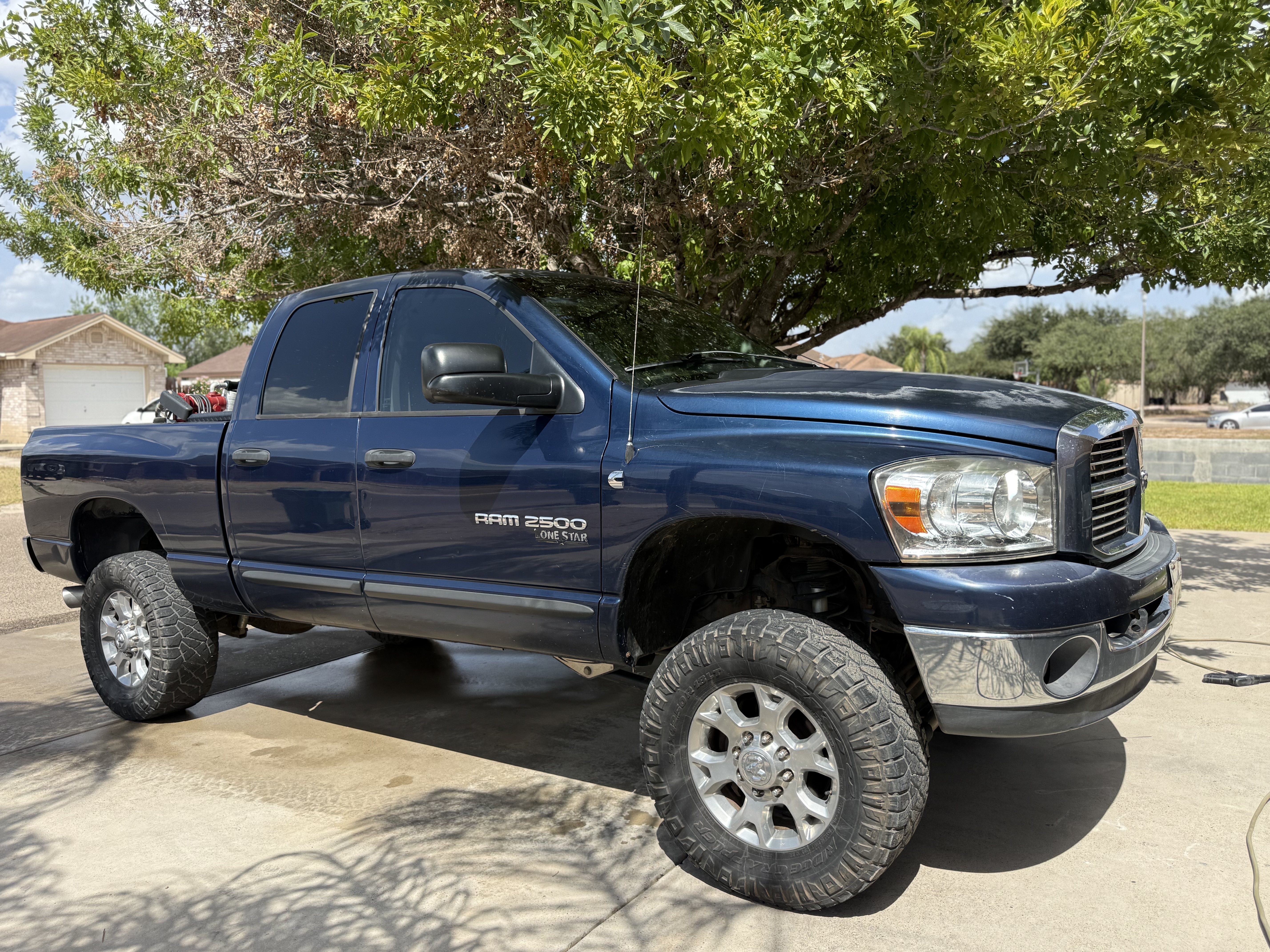 Used 2006 Dodge Ram 2500 Truck SLT AWD/4WD image 2