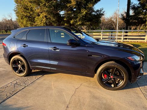 Used 2017 Jaguar F-PACE S image 12