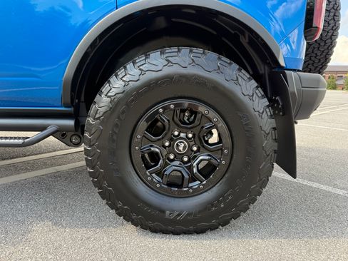 Used 2023 Ford Bronco Wildtrak image 11