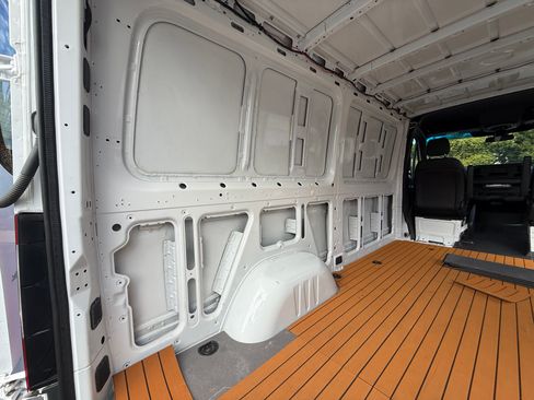 Used 2019 Mercedes-Benz Sprinter 2500 image 11