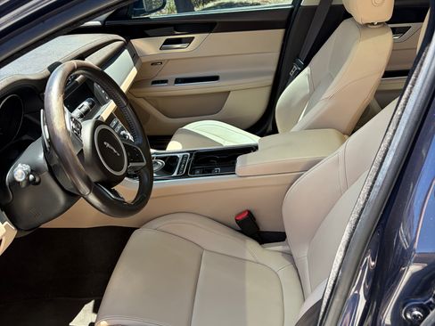 Used 2017 Jaguar XF Premium RWD image 6