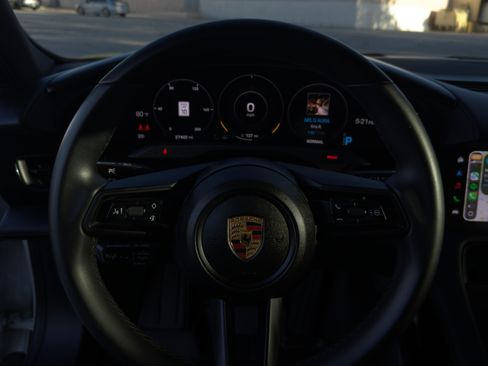 Used 2022 Porsche Taycan image 13