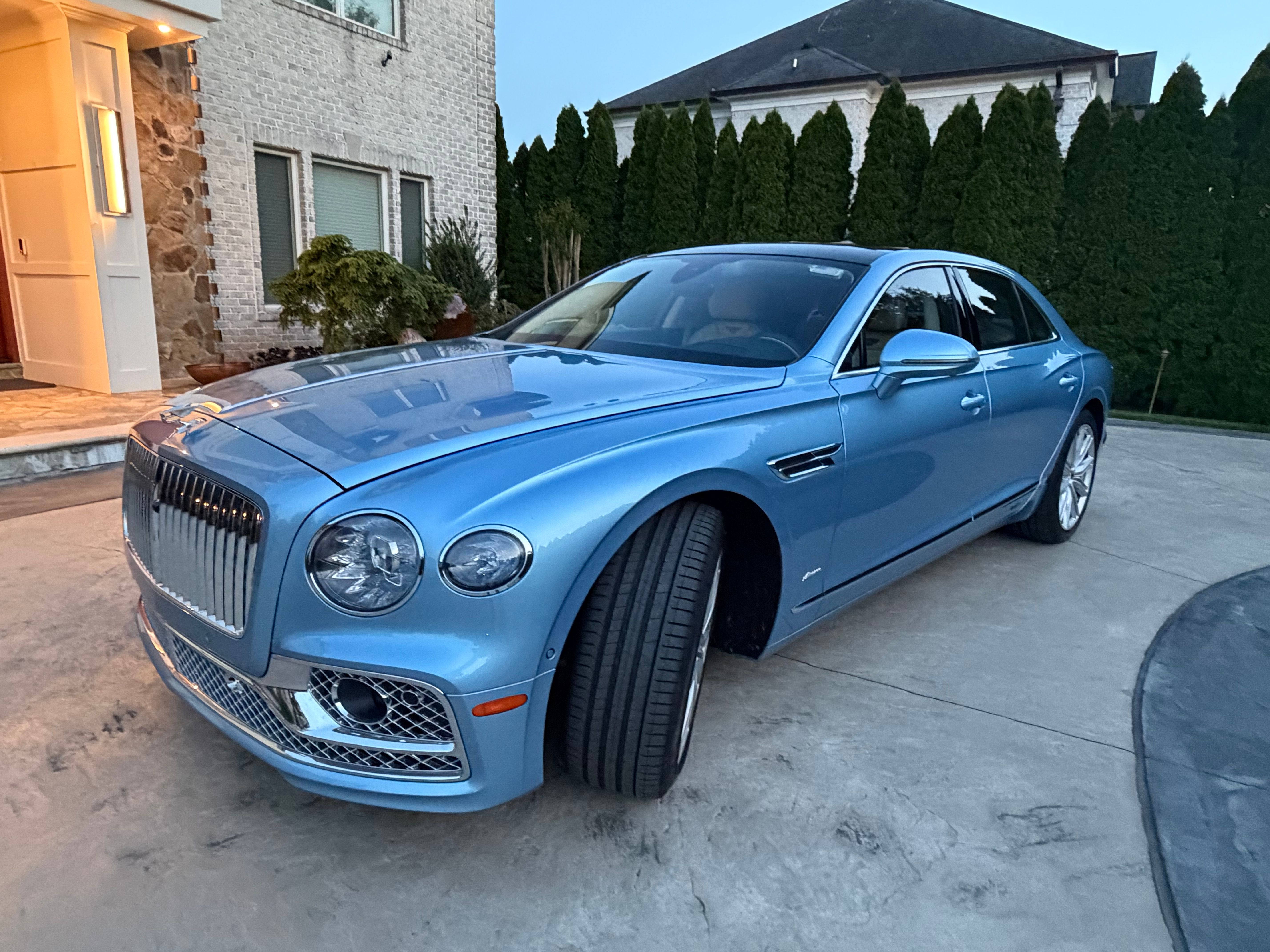 Used 2024 Bentley Flying Spur Azure AWD/4WD image 9