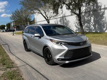 Used 2022 Toyota Sienna Platinum