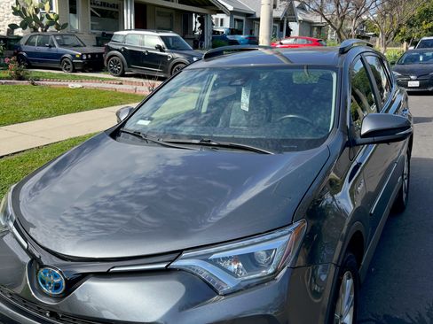 Used 2017 Toyota RAV4 Limited image 4