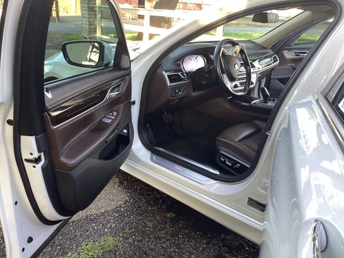 Used 2016 BMW 740i image 8