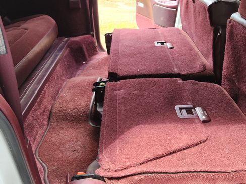 Used 1998 GMC Suburban 2WD w/ Marketing Opt Pkg 2 image 10