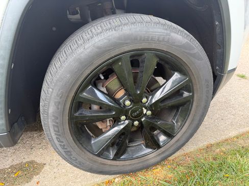Used 2013 Jeep Grand Cherokee Altitude AWD/4WD image 9