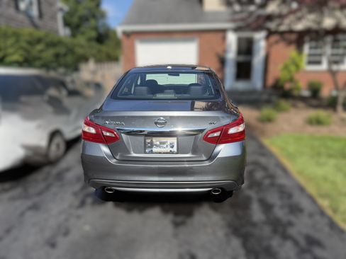 Used 2018 Nissan Altima 2.5 SV FWD image 2