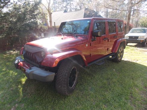 Used 2012 Jeep Wrangler Unlimited Sahara image 9