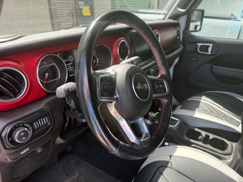 Used 2022 Jeep Gladiator Rubicon w/ LED Lighting Group AWD/4WD image 17