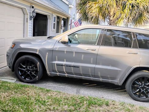 Used 2019 Jeep Grand Cherokee Altitude image 9