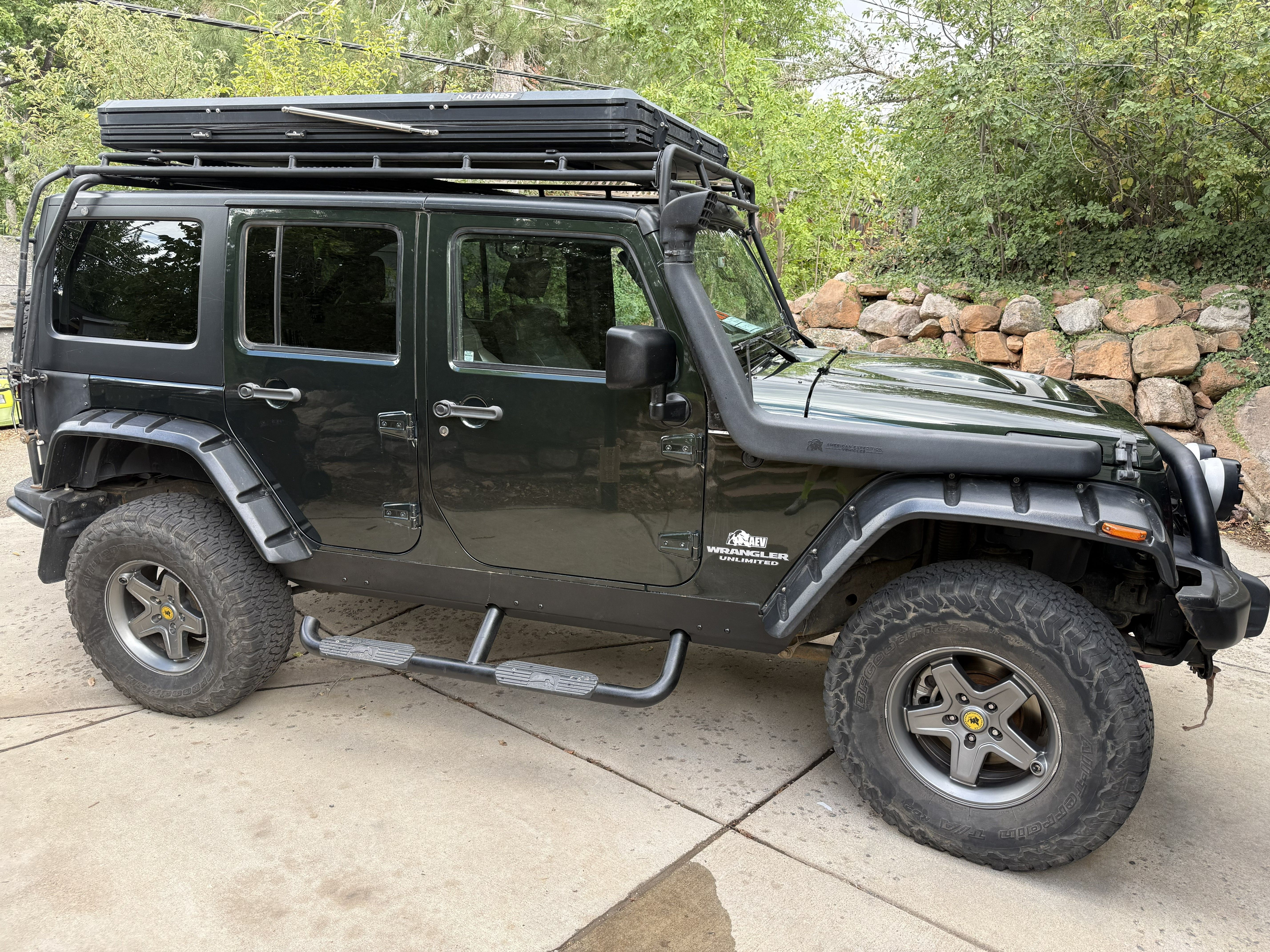 Used 2010 Jeep Wrangler Unlimited Rubicon w/ Dual Top Group AWD/4WD image 10