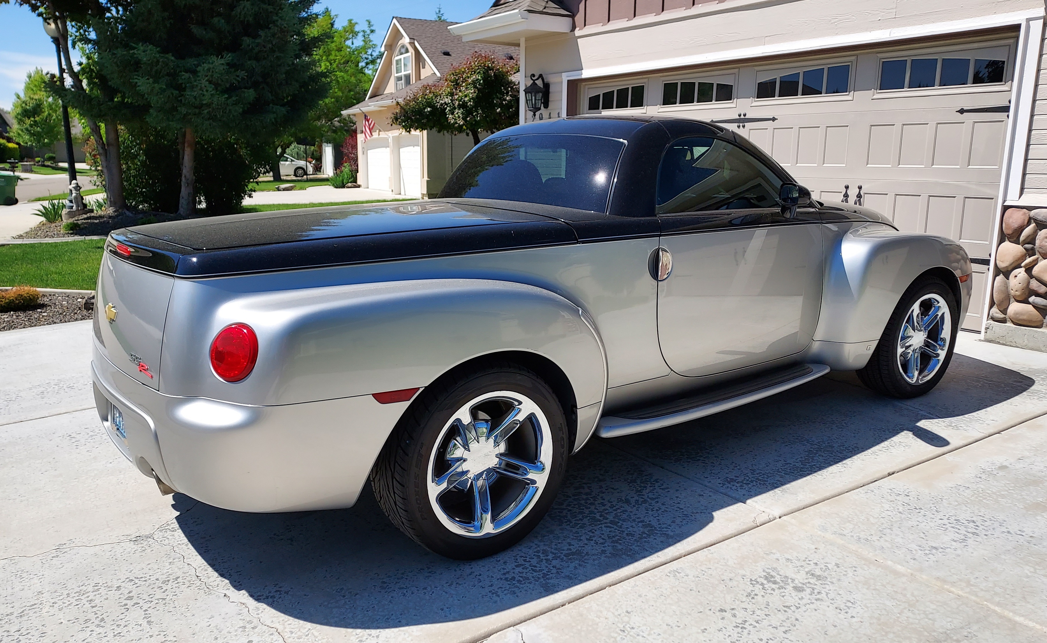 Used 2006 Chevrolet SSR w/ Preferred Equipment Group RWD image 16