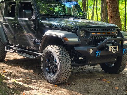 Used 2023 Jeep Wrangler Unlimited w/ Cold Weather Group image 6