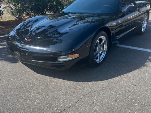 Used 2004 Chevrolet Corvette Convertible w/ Preferred Equipment Group image 9