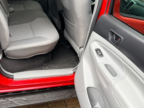 Used 2013 Toyota Tacoma 4x4 Double Cab w/ TRD Off-Road Pkg image 12