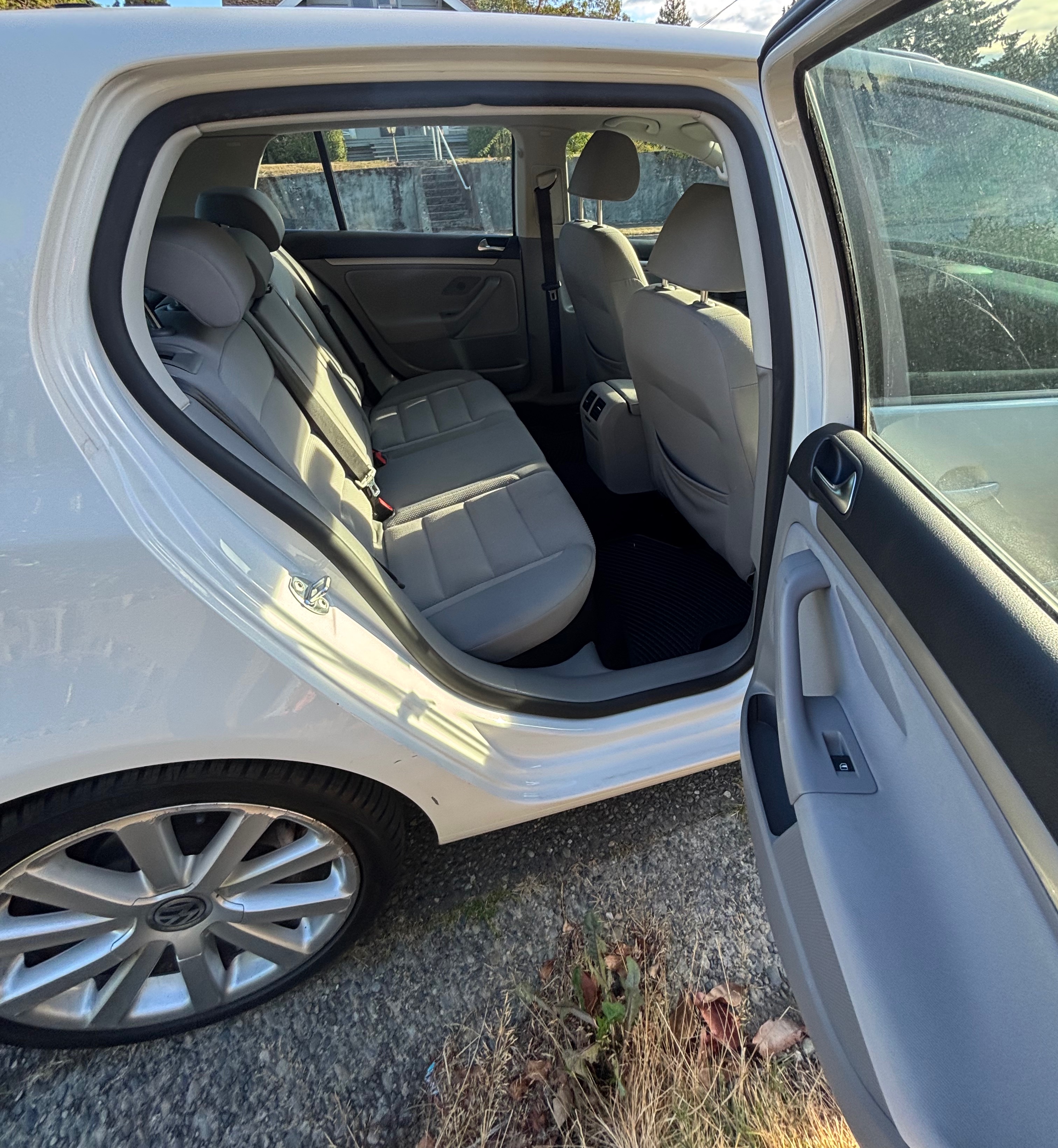 Used 2008 Volkswagen Rabbit 4-Door FWD image 18