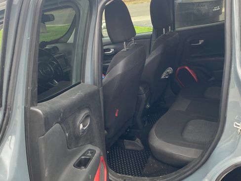 Used 2018 Jeep Renegade Trailhawk image 5