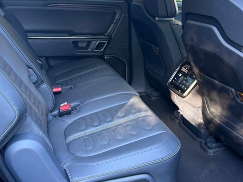 Used 2022 Rivian R1S Launch Edition image 4