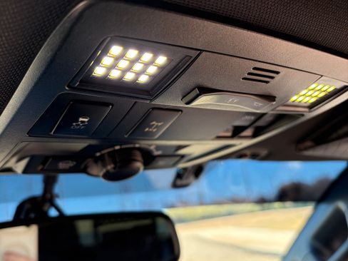 Used 2016 Toyota Tacoma TRD Off-Road w/ Premium & Technology Package image 15