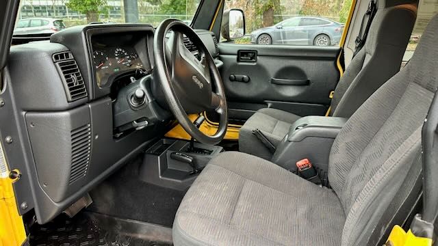 Used 2005 Jeep Wrangler X w/ Tire & Wheel Group (Ecco) AWD/4WD image 11