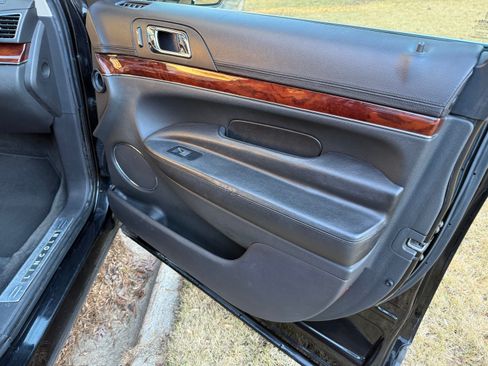 Used 2010 Lincoln MKT 2WD image 19