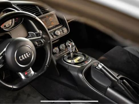 Used 2014 Audi R8 V8 w/ Ceramic Brake Package image 4