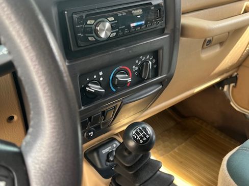 Used 2001 Jeep Wrangler Sahara image 8